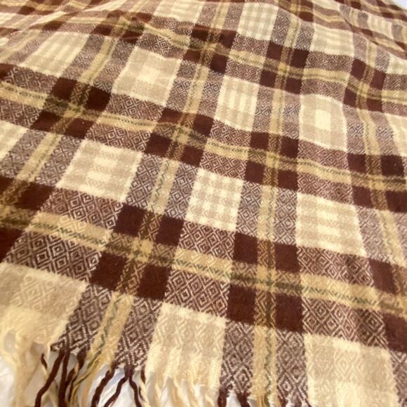 "Vintage Plaid Wool Throw Blanket with Fringe - Brown & Tan Diamond Pattern - Picture 4 of 4